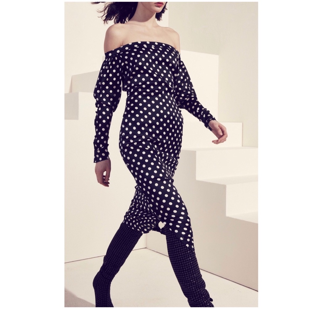 Caroline Constas
Dania Off The Shoulder Dress